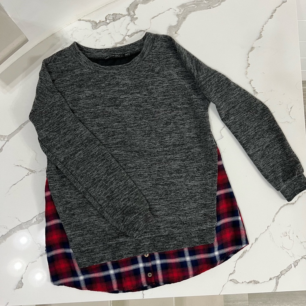 ⭐️ Women’s Doe & Rae Gray long sleeve top with flannel detail size Small